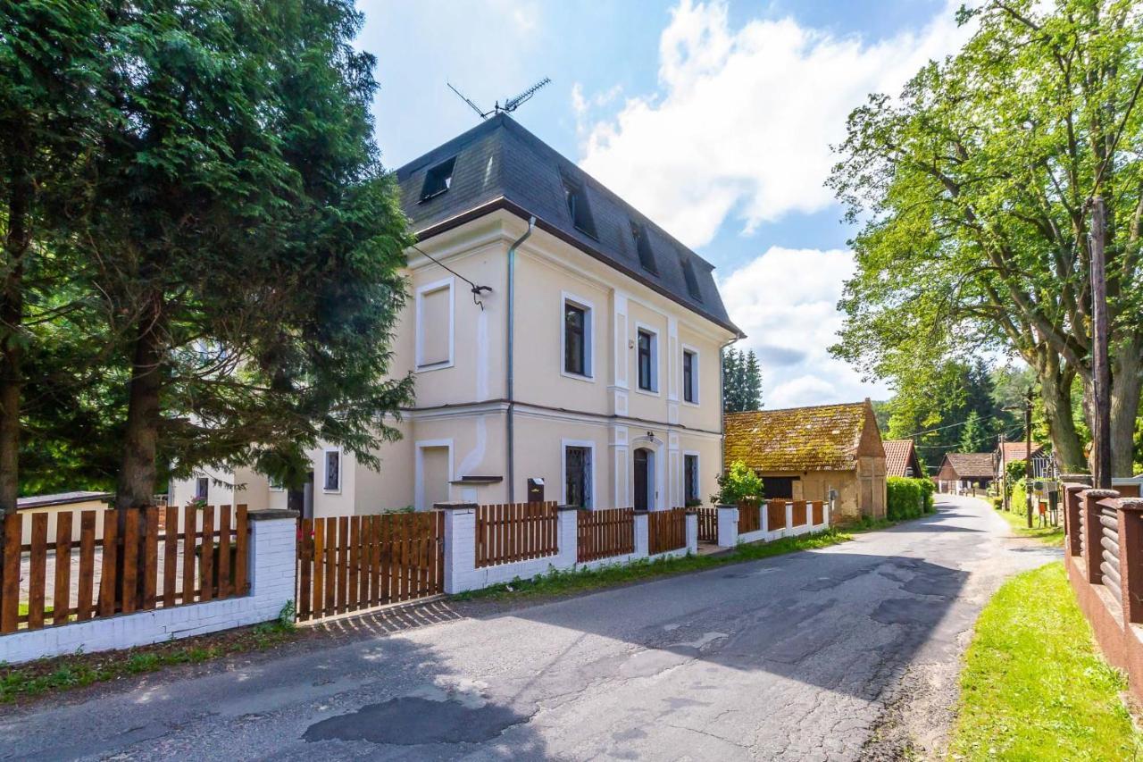 Penzion Kokorin Forest Villa Konradov Exterior foto