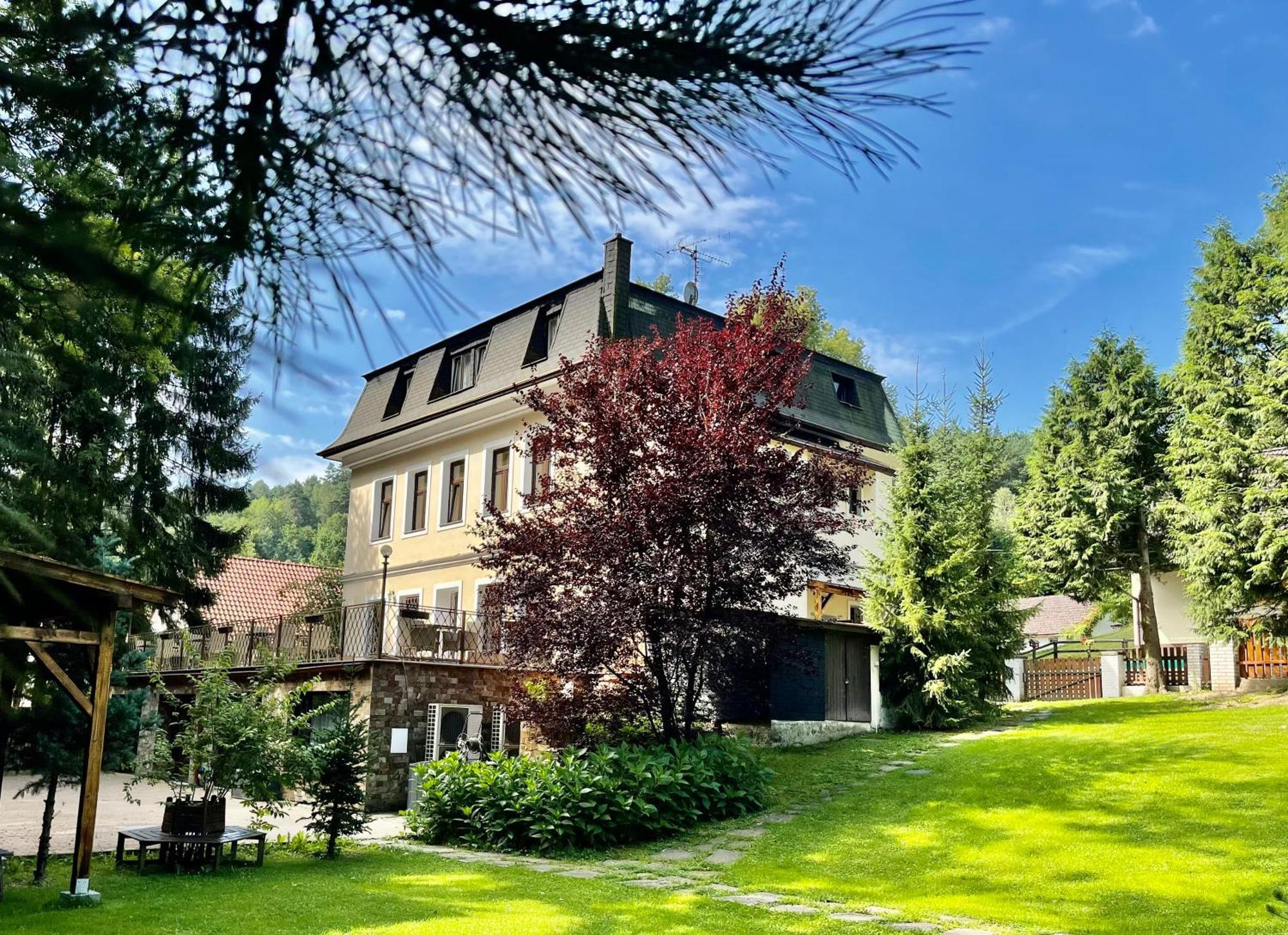 Penzion Kokorin Forest Villa Konradov Exterior foto
